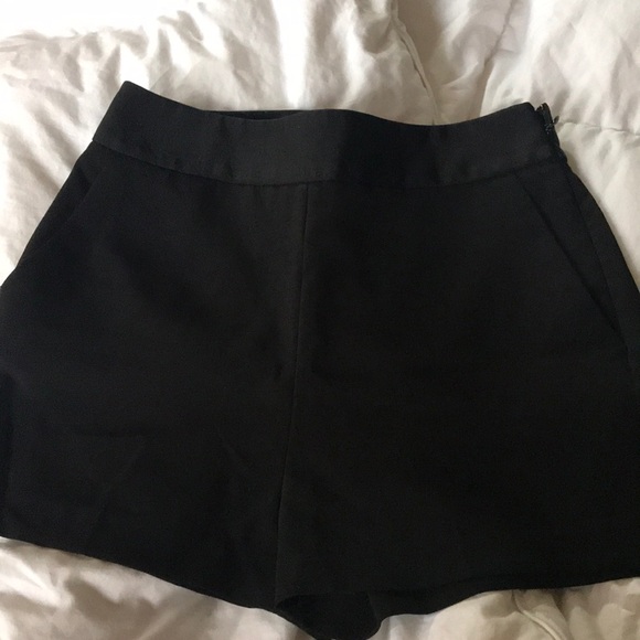 EXPRESS SHORTS - Picture 2 of 3